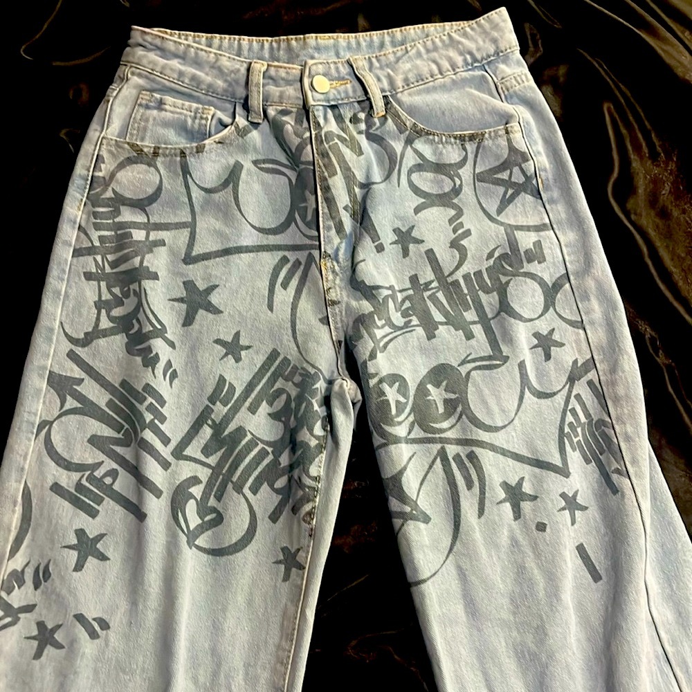 Size: Medium Light Washed Graphic Loose flared Jeans